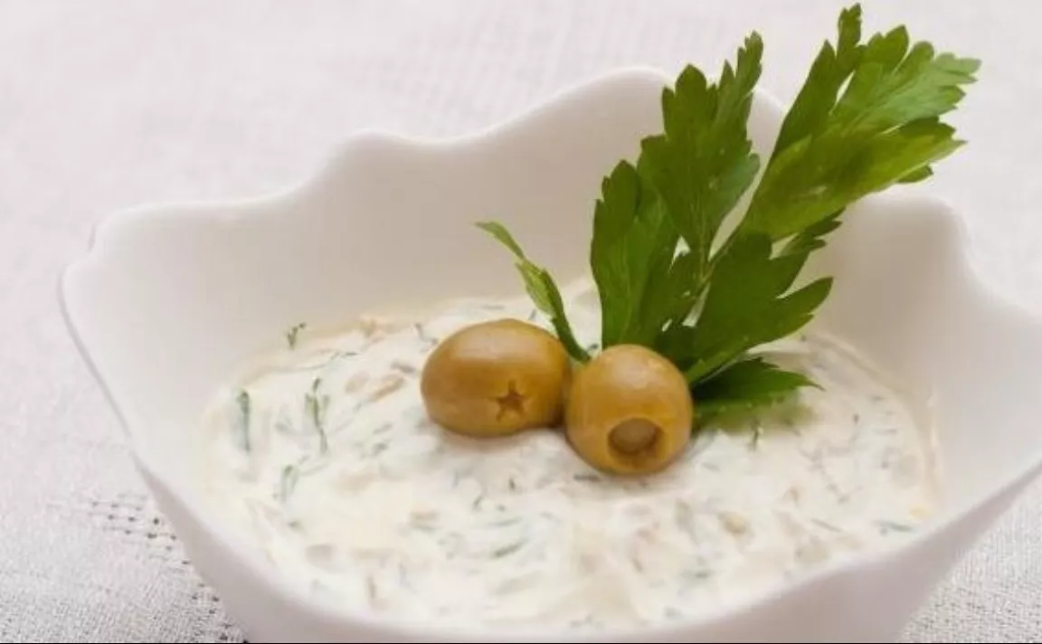 Česnakinis grietinės padažas