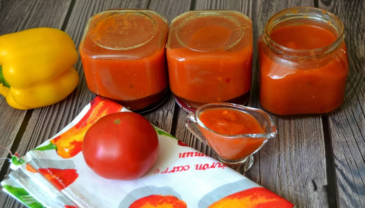 Kečupas iš pomidorų ir obuolių žiemai