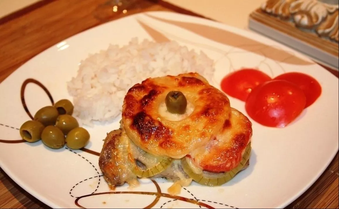 Kiauliena kepta su ananasais