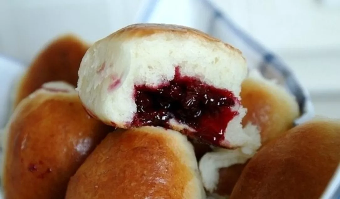 Minkštos bandelės su bruknių įdaru