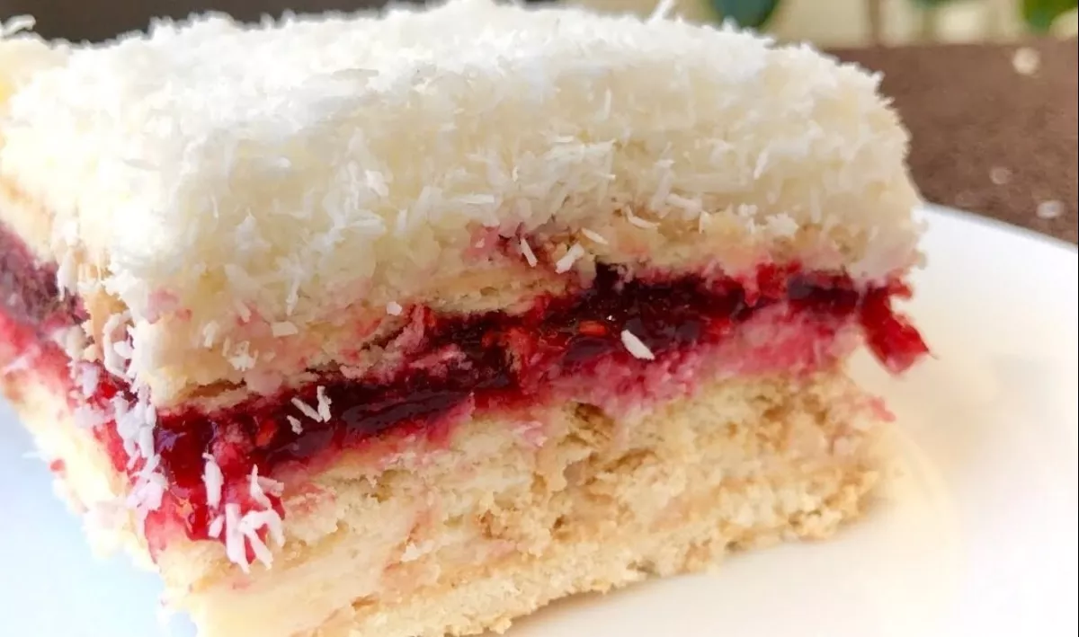 Nekeptas tortas su kokoso kremu