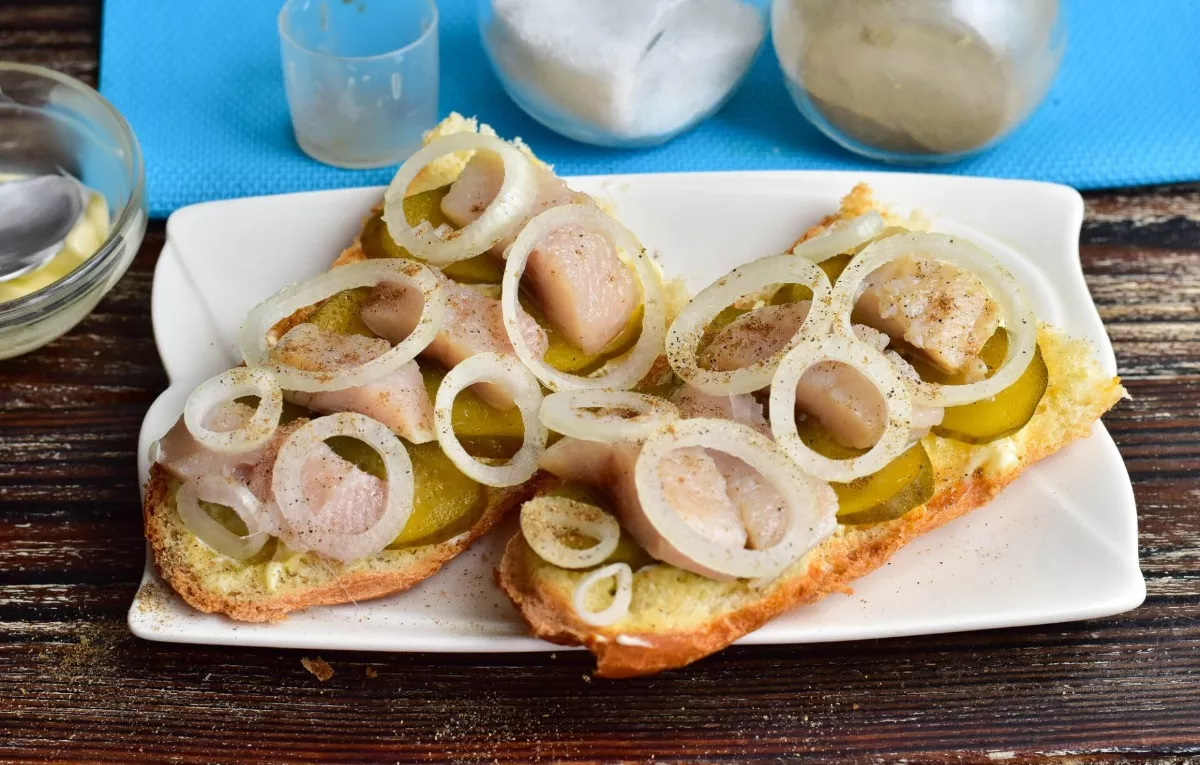 Olandiški sumuštiniai su silke ant batono