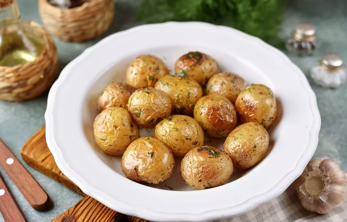 Orkaitėje keptos mažos bulvės