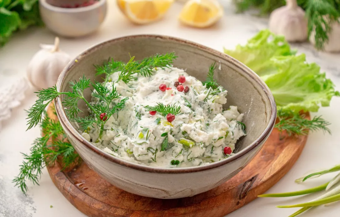 Ricotta su žolelėmis ir česnaku