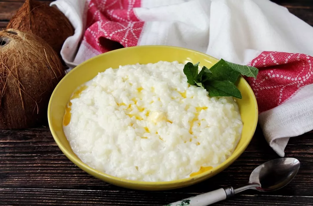 Ryžių košė su kokosu ir kondensuotu pienu