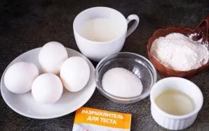 Prieš pradėdami gaminti, paruoškite ingredientus. Pienas turi būti kambario temperatūros.