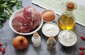 Paruoškite visus reikalingus ingredientus. Mėsą nuplaukite ir nusausinkite.