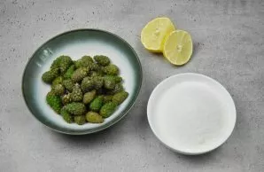 Paruoškite ingredientus. Juos reikėtų rinkti toli nuo kelių, miestų, įmonių, nuo jaunų medžių, o kankorėžių dydis neturėtų viršyti 3 cent...