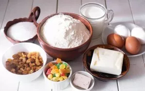 Paruoškite ingredientus. Puode šiek tiek pašildykite grietinėlę.