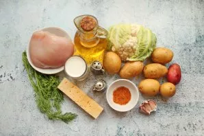Paruoškite visus reikalingus ingredientus. Nuplaukite daržoves, vištieną ir išdžiovinkite.