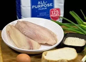 Paruoškime visus ingredientus. Aš naudojau tilapijos filė, bet galite naudoti ir kitą žuvį.