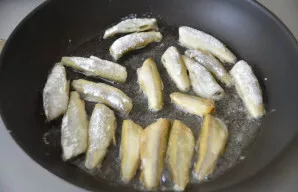Kepkite iš abiejų pusių gerai įkaitintoje keptuvėje.