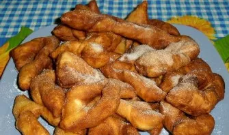 Pabarstykite cukraus pudra. Skanaus!