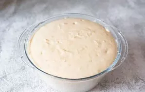 Po nurodyto laiko tešla pastebimai pakilo ir įgijo porėtą struktūrą.