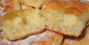Žagarėlius dėkite į puodą, pabarstykite cukraus pudra ir skanaukite!