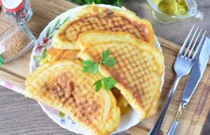 Gatavus čeburekus patiekite iš karto.
