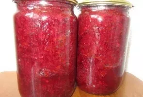 Burokėlių mišrainė žiemai