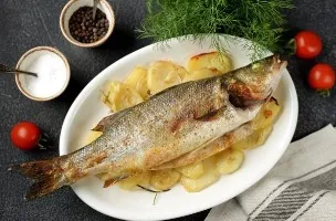 Jūros ešerys su bulvėmis orkaitėje