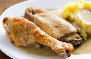 Kalakutienos sparneliai su padažu
