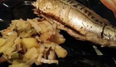 Kepta skumbrė rankovėje su daržovėmis