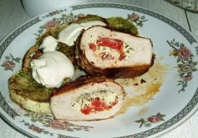 Kiauliena su įdaru keptuvėje