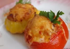 Pomidorai įdaryti žuvimi