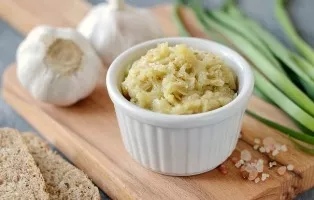 Skrudinto česnako pasta