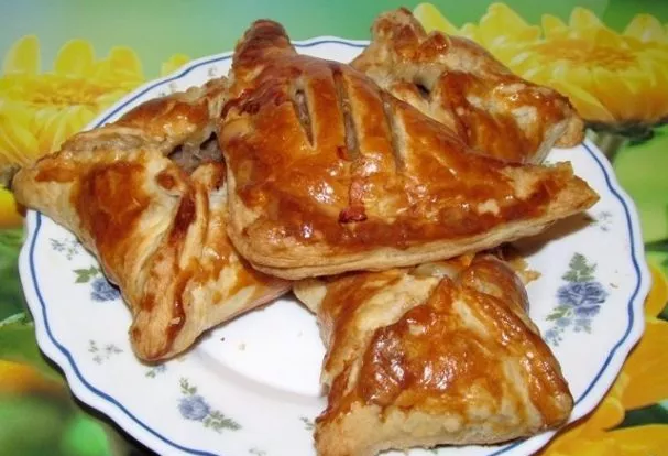 Sluoksniuota tešla su mėsos įdaru