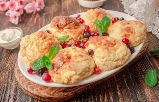 Sodrūs varškės pyragaičiai su ryžių miltais orkaitėje