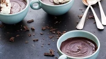Šokoladinis desertas mikrobangų krosnelėje