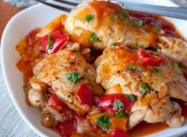 Vištiena troškinta su paprika